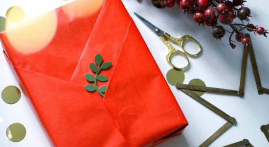 Moi/s local : atelier pliage de paquet de Noël avec Jaan Atelier